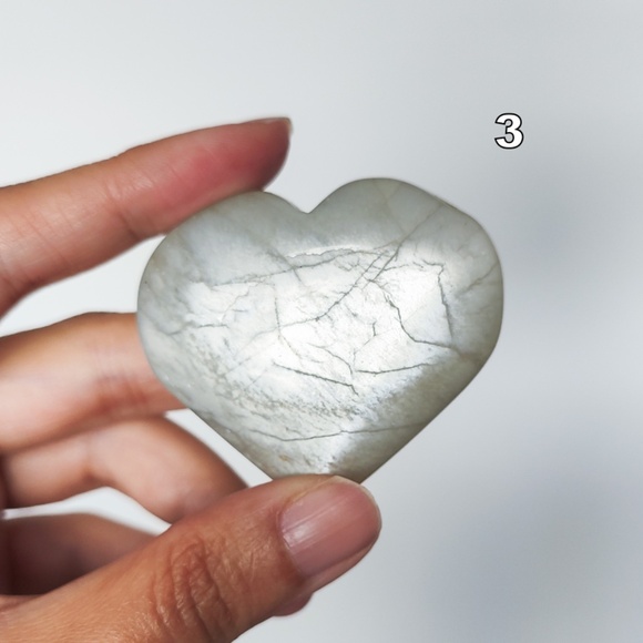 Super Flash Sage Moonstone Heart Carving Garnierite - Picture 5 of 12